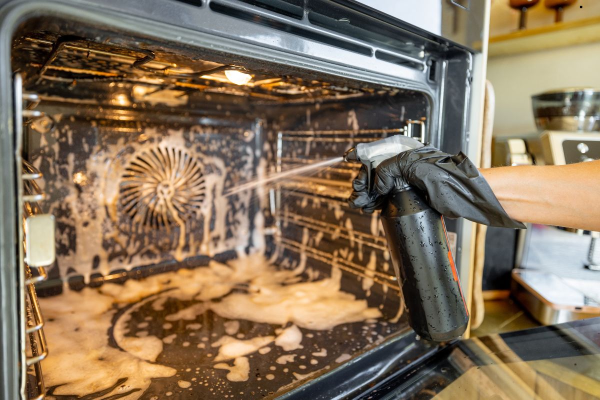 Natural Oven Cleaning